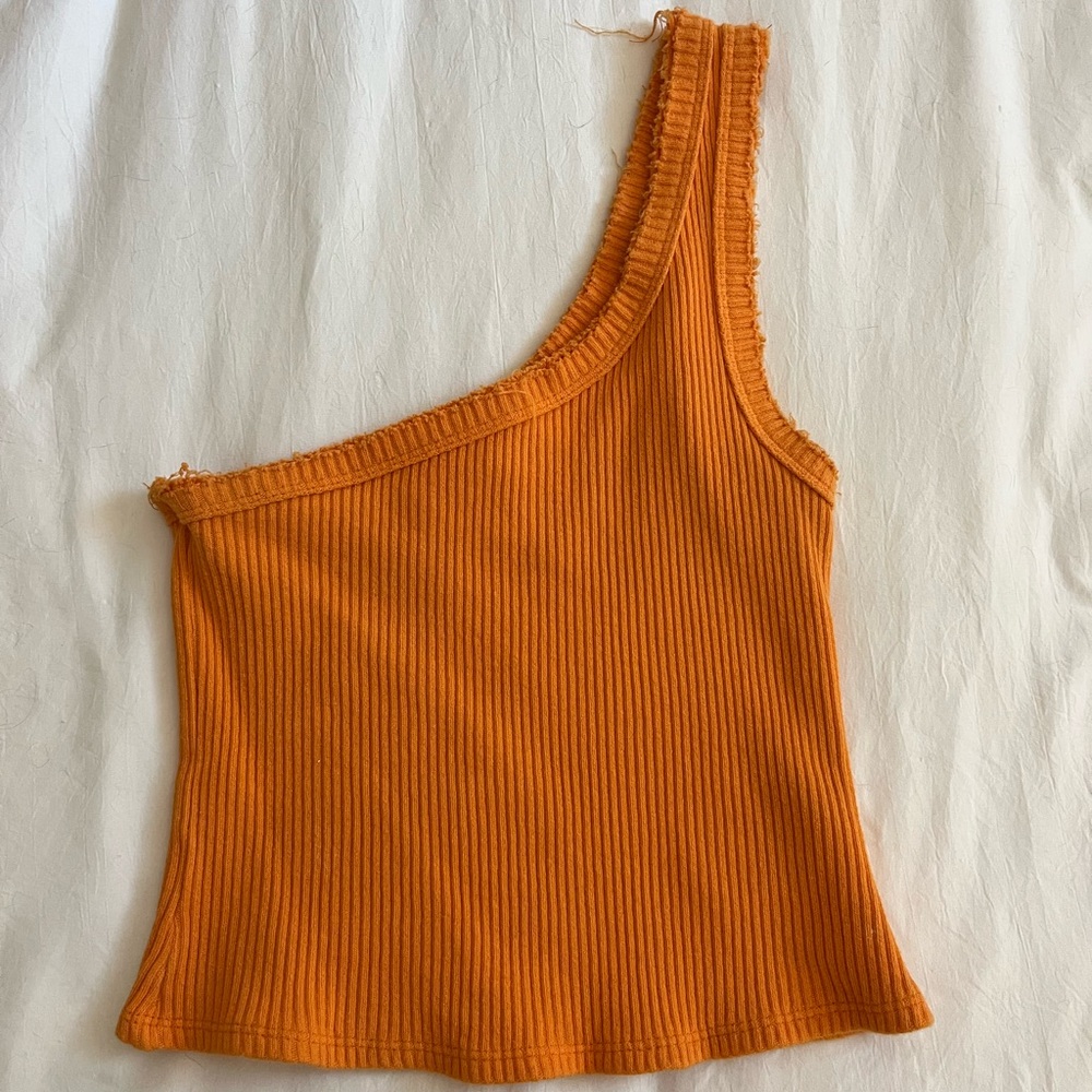 URBAN OUTFITTERS asymmetrical crop tank